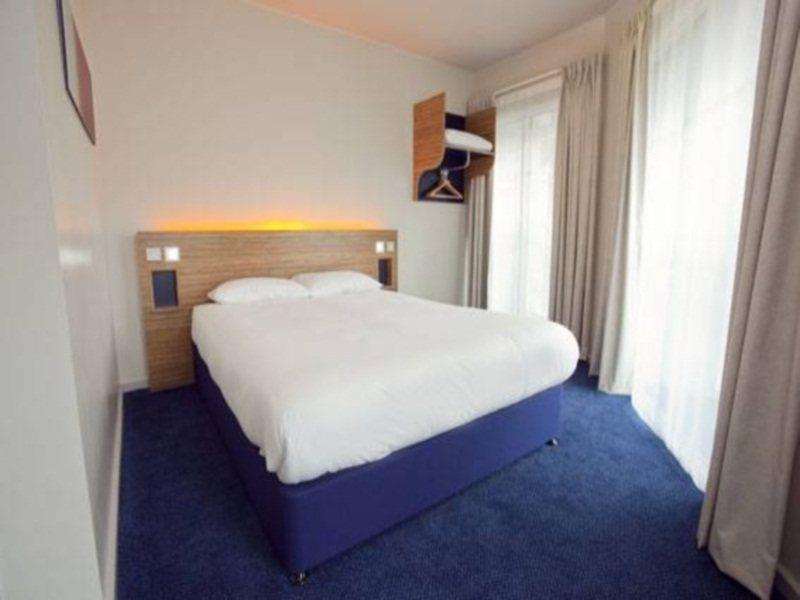 Travelodge Edinburgh Central Waterloo Place Exterior foto